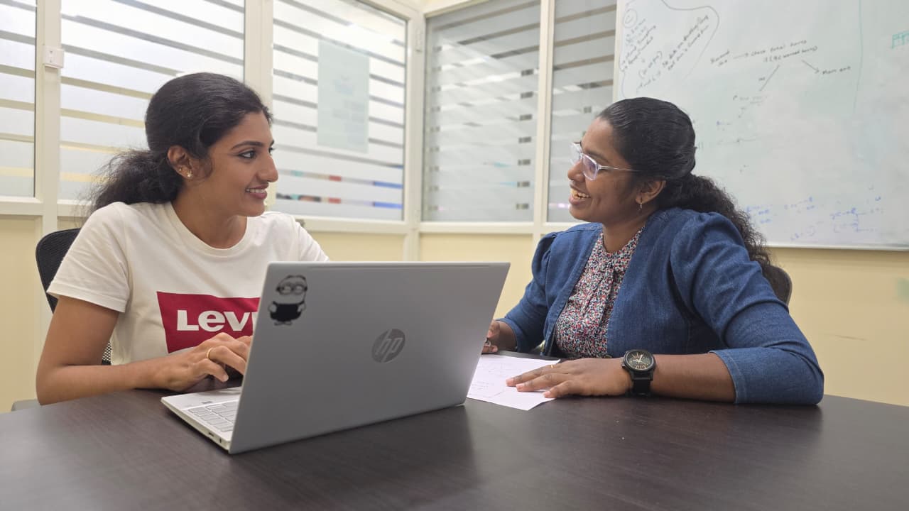 Dental clinic team using Offrd HR